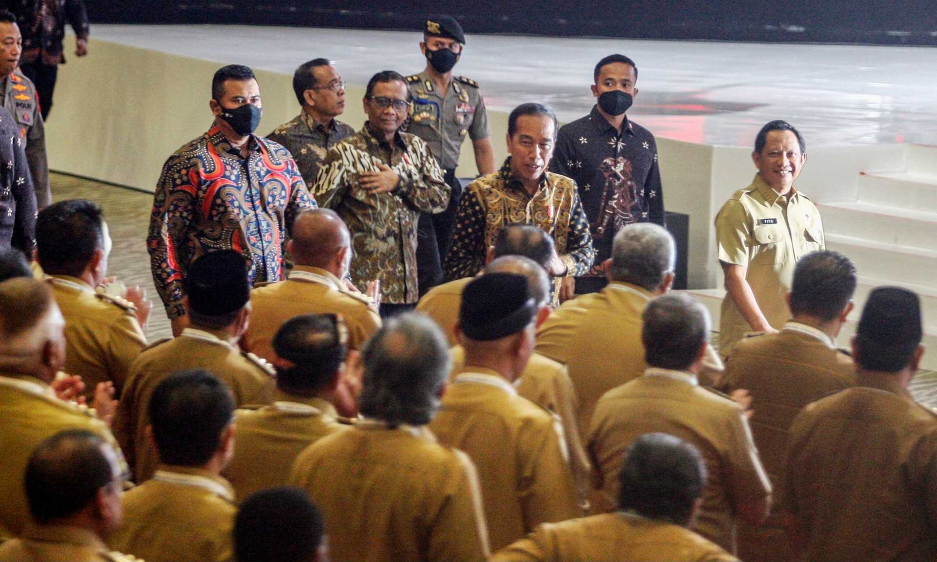 Jokowi Minta Daerah Selesaikan Dua Masalah Investasi