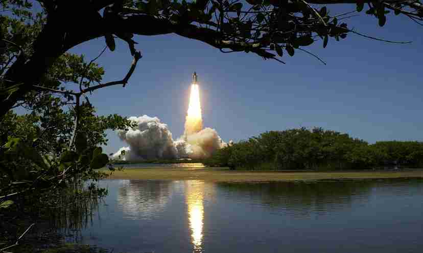 Didanai Degocoin, SpaceX Bakal Luncurkan Satelit Ke Bulan